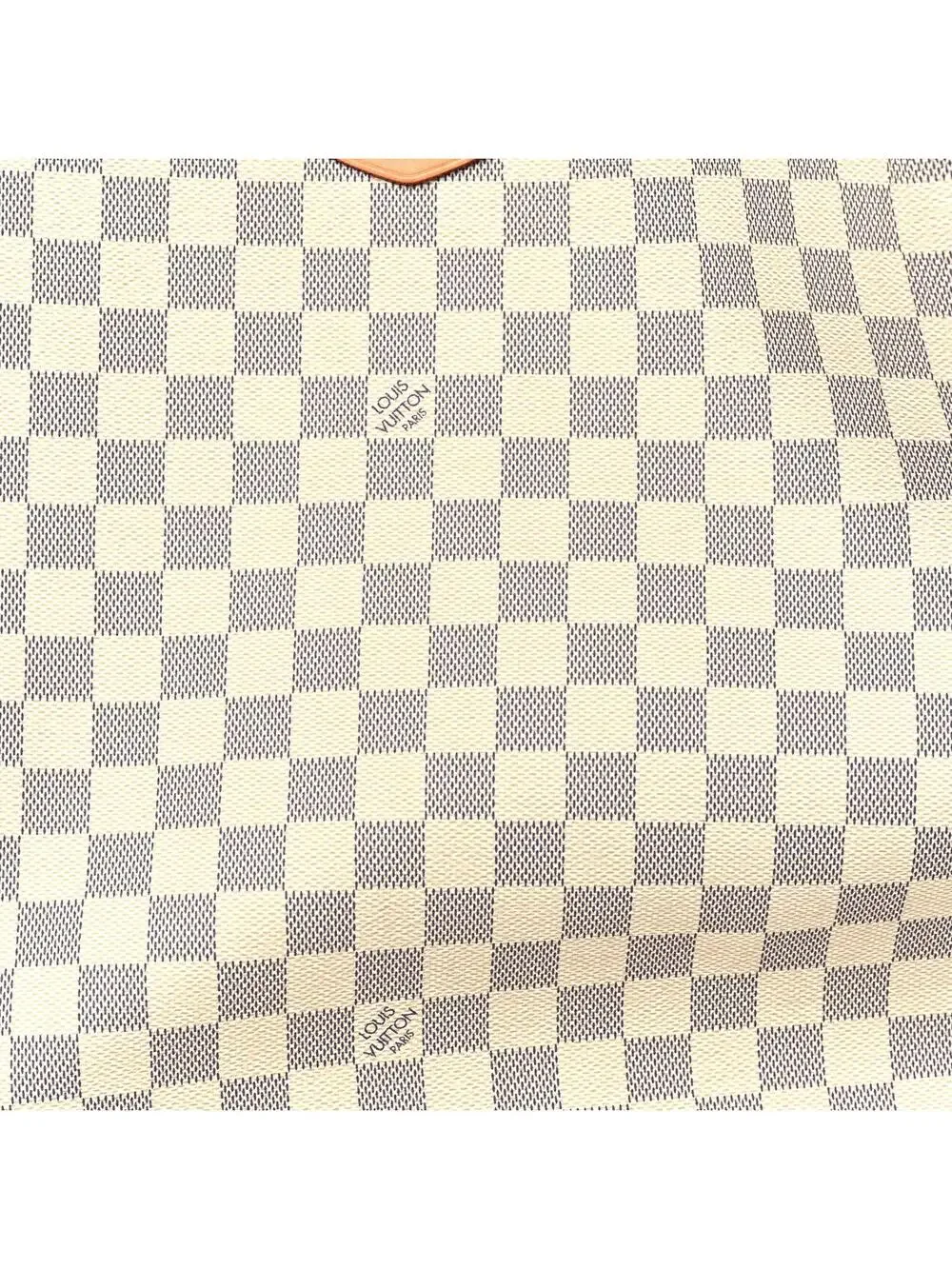 Louis Vuitton stay measures closure